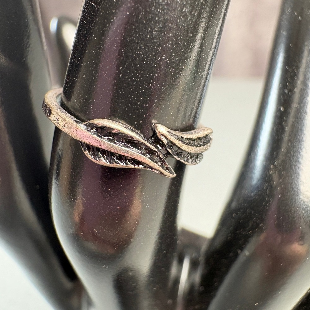 Silver Tone Leaf Bypass Ring Antiqued Nature Inspired Band Size 5